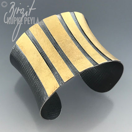 wide Striped cuff