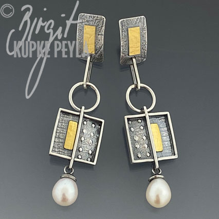 Dangle Earring in Gold and Silver