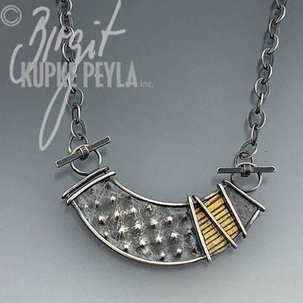 Curved Center Toggle Necklace