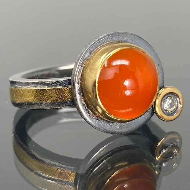 Carnelian Compagnion Ring with Diamond
